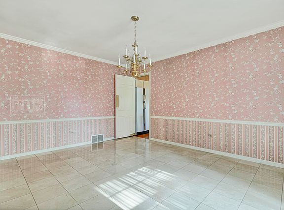 5th image of 1543 Heather Hill Cres