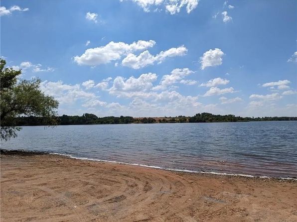 207 Sunflower Rd, Fort Cobb, OK 73038