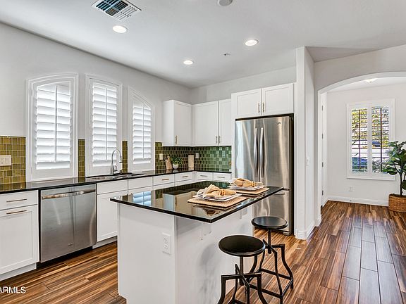 5th image of 20899 W MAIDEN Lane