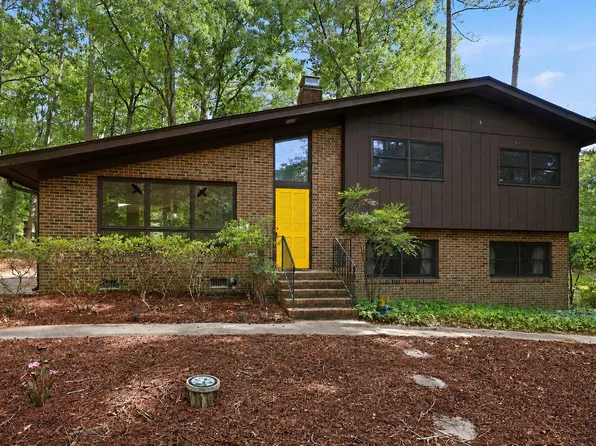 1904 Overland Dr, Chapel Hill, NC 27517