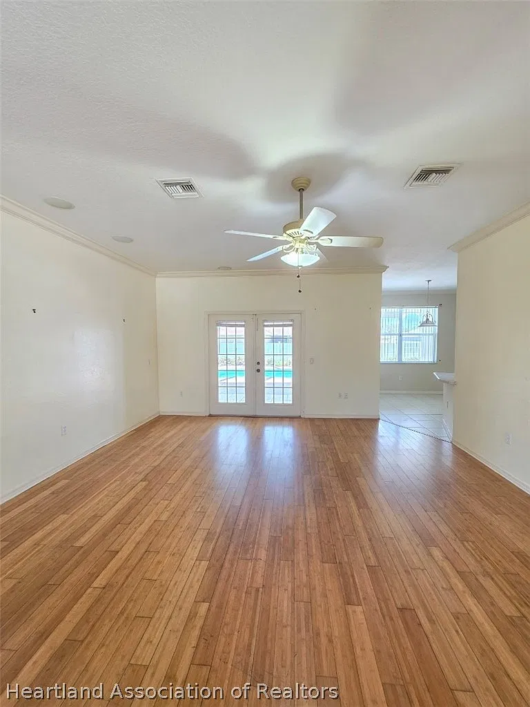 3 bed, 2.0 bath, 1789 sqft, $1,875 — Photo 2