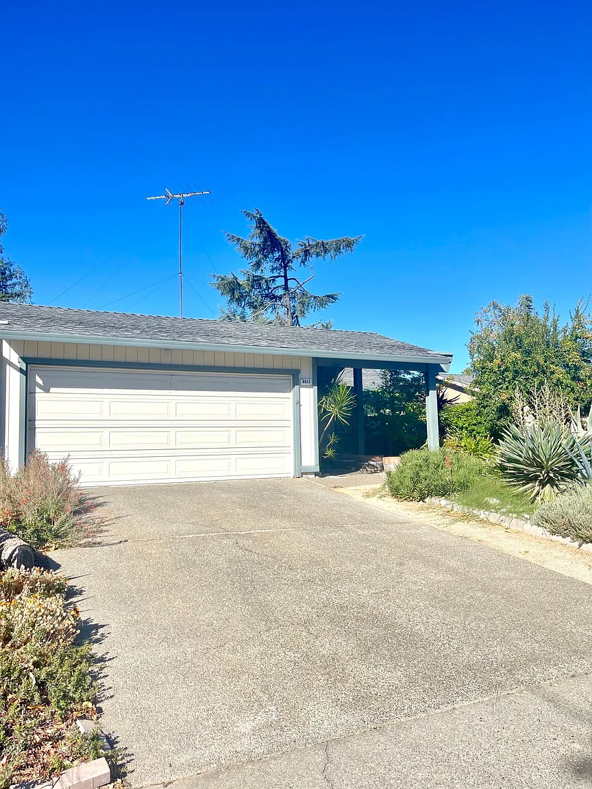 6612 Briartree Way photo 1