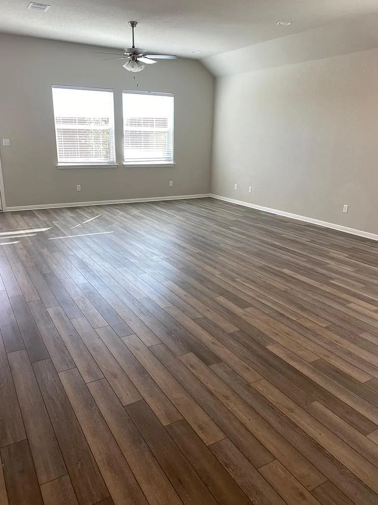 3 bed, 2.5 bath, 1807 sqft, $895 — Photo 2