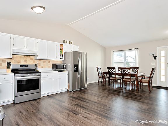 5th image of 208 Mary Ct