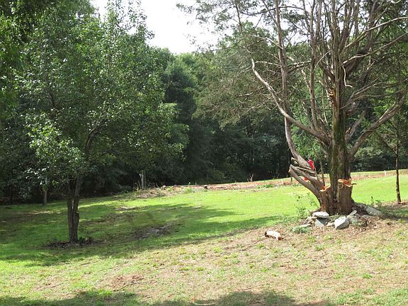 5th image of 580 Sunny Acres Rd