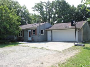 1205 Calhoun St, Grand Blanc, MI 48439