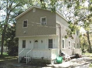 32 Middle Line Ave, Medford, NY 11763
