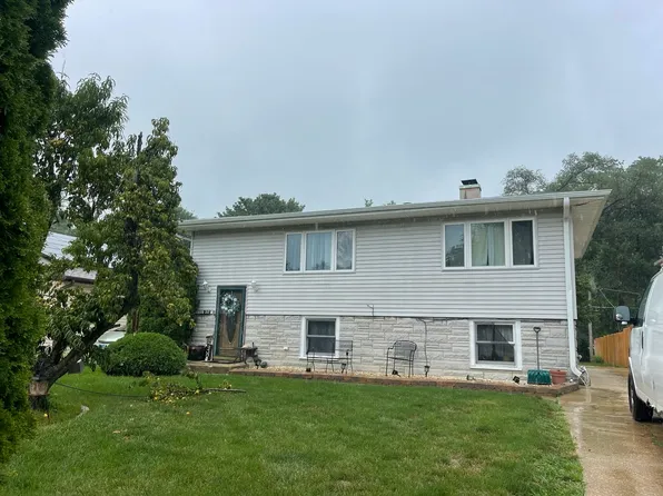 0S717 East St, Winfield, IL 60190