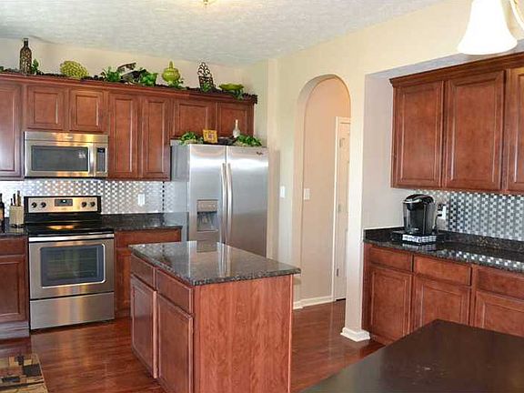 4th image of 2930 Chalbury Dr