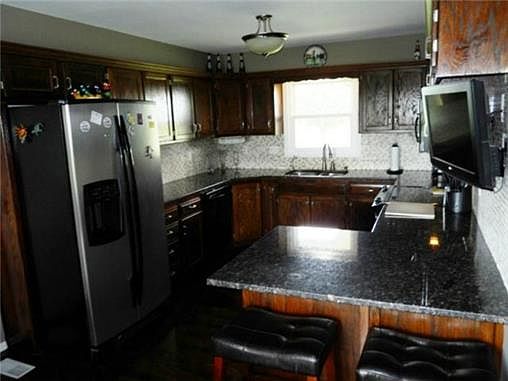 4th image of 19393 W 271st St