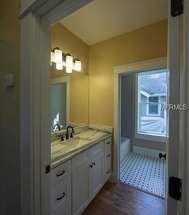4th image of 1413 E Comanche Ave