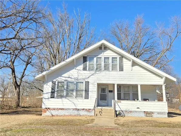 310 E 5th St, Cherryvale, KS 67335