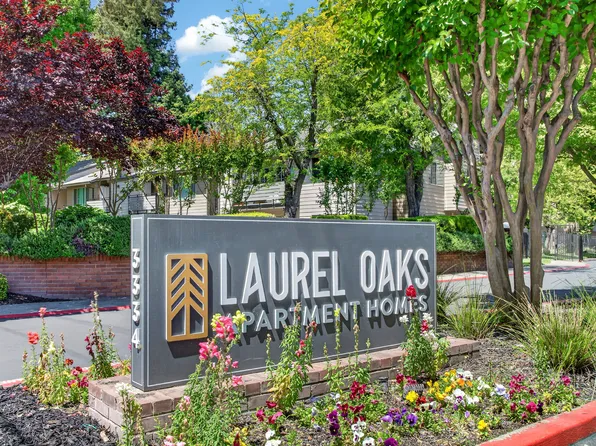 Laurel Oaks