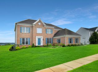 8922 Ash Ln, Breinigsville, PA 18031