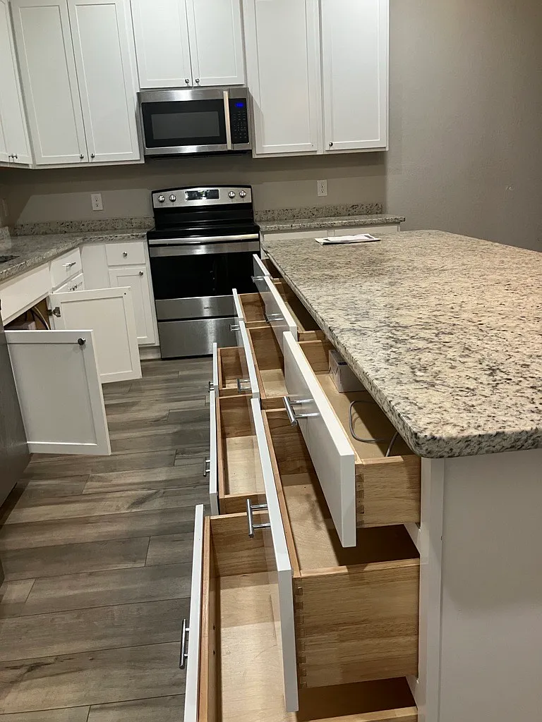 3 bed, 3.5 bath, 1931 sqft, $2,295 — Photo 4