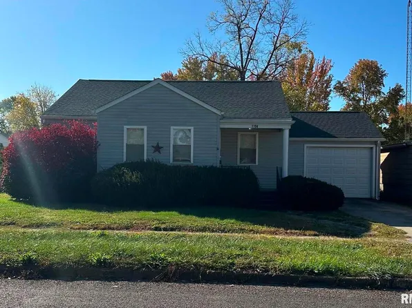 1104 E Oak St, West Frankfort, IL 62896