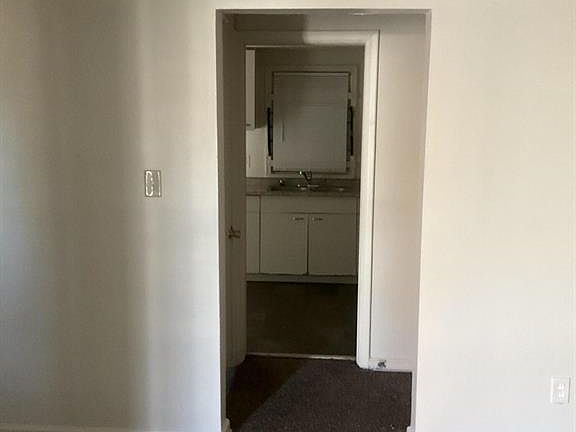 4th image of 12152 Rutherford St