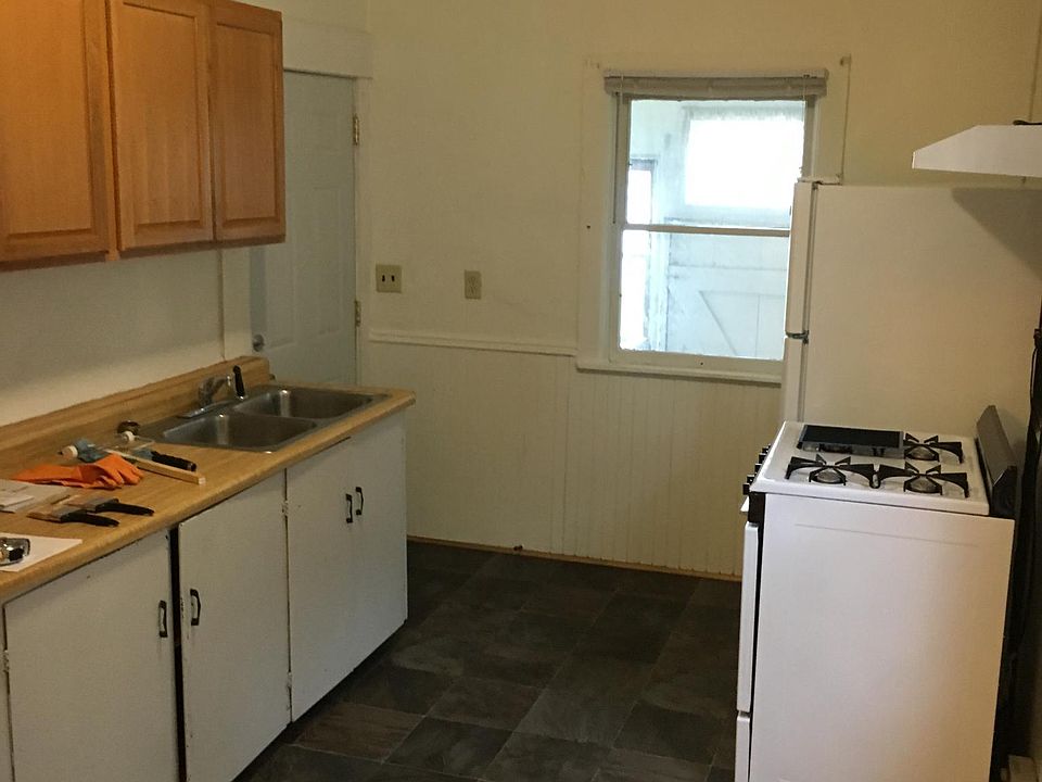 2nd image of 1330 Redfield St APT A