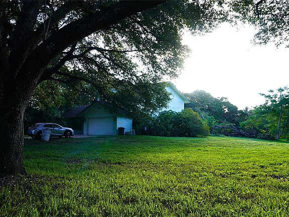 5th image of 6885 NW 84th Avenue