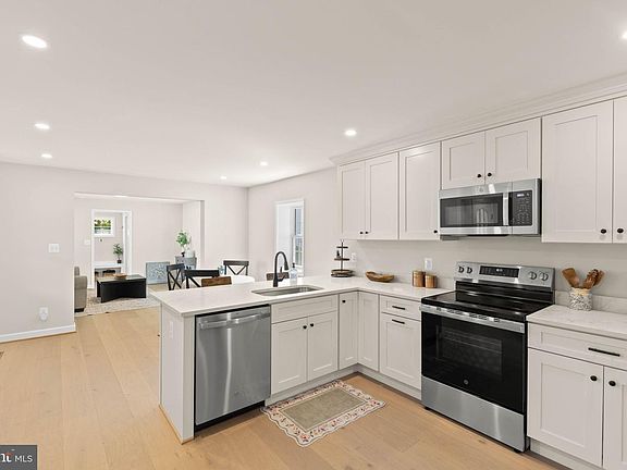 5th image of 57 Rowles St