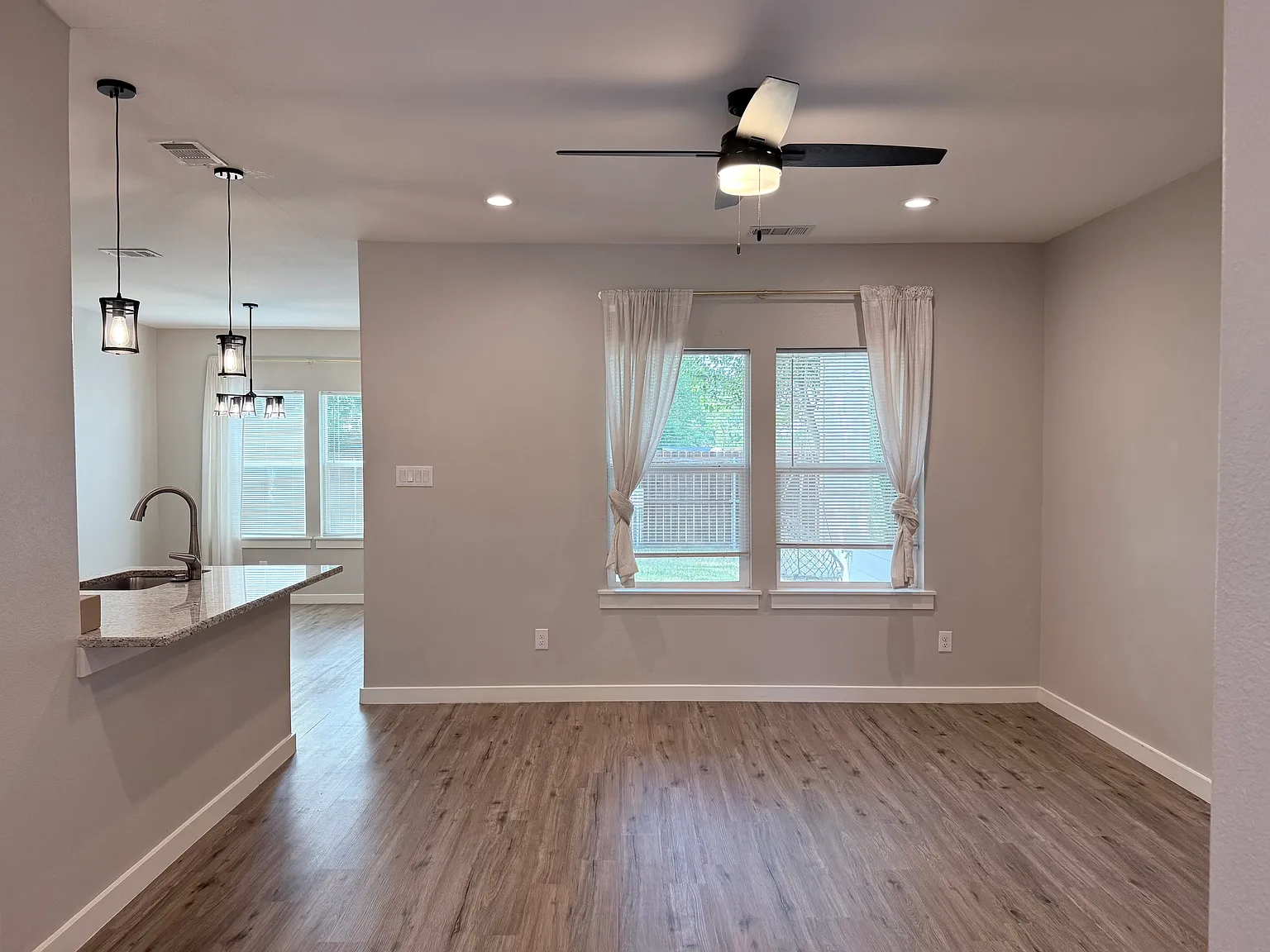 3 bed, 1236 sqft, $1,650 — Photo 2