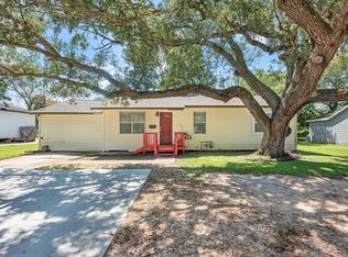 212 N Shady Oaks St, Lake Jackson, TX 77566