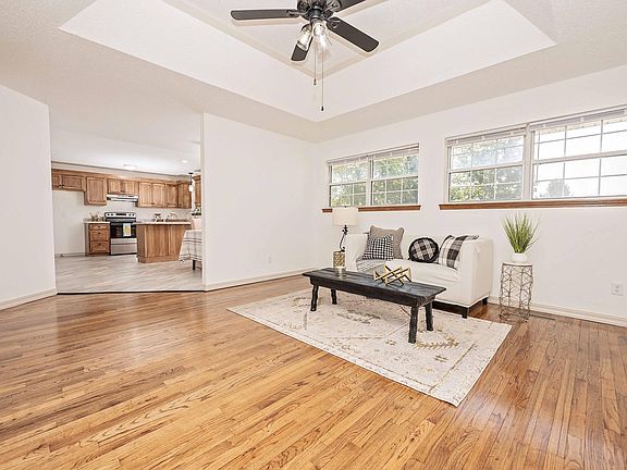 2nd image of 3020 W Melbourne Street