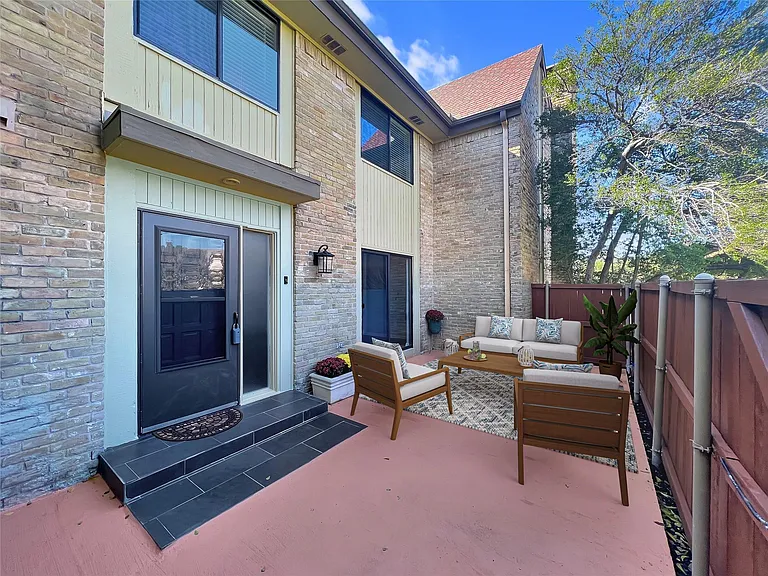 2652 Custer Pkwy — Photo 3