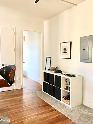 Rented by Manhattan Management LLC | media 51