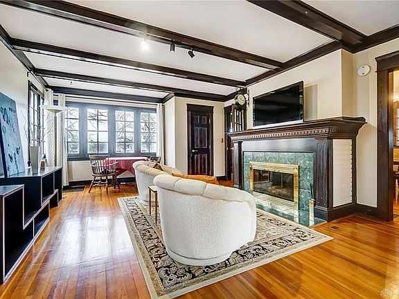 5th image of 472 Irving Ave