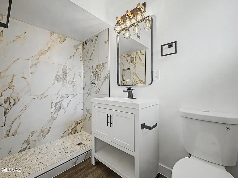 2625 W Oregon St — Photo 15
