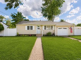 96 Columbus Avenue, Farmingville, NY 11738