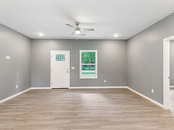 4th image of 215 Cromwell St Lot 11