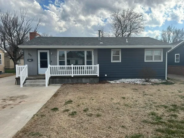 207 W 16th St, Larned, KS 67550