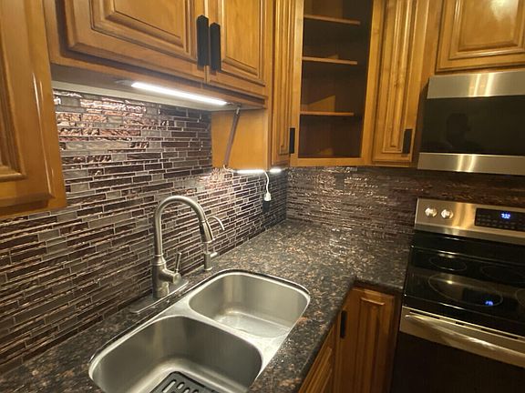4th image of 2955 Lakeside Dr Unit 217