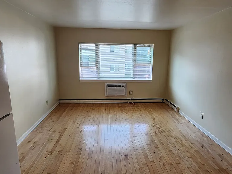 2030 N Oakland Ave — Photo 4
