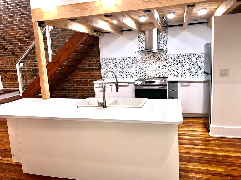 171 E Davis St #201 — Photo 7