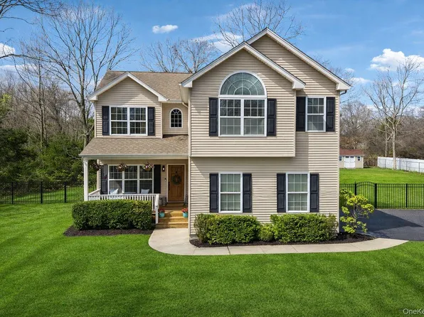 4 Clinton Avenue, Bellport, NY 11713