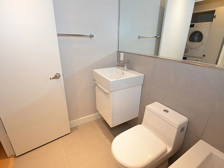 111 Lawton Blvd — Photo 42