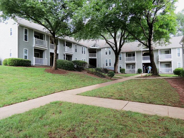 Fourth Creek Landing Apts — Photo 1