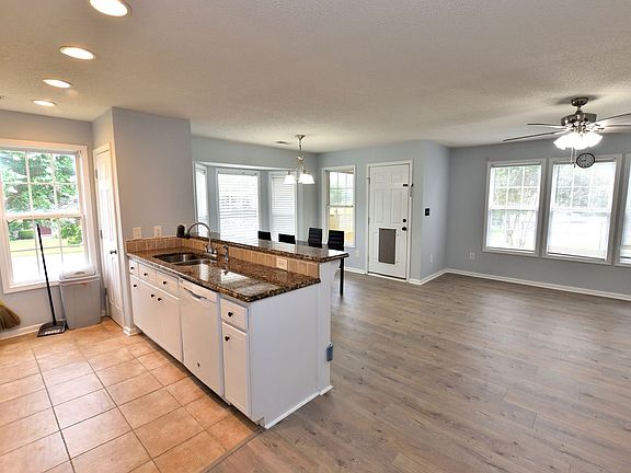 3rd image of 496 Carnation Ct