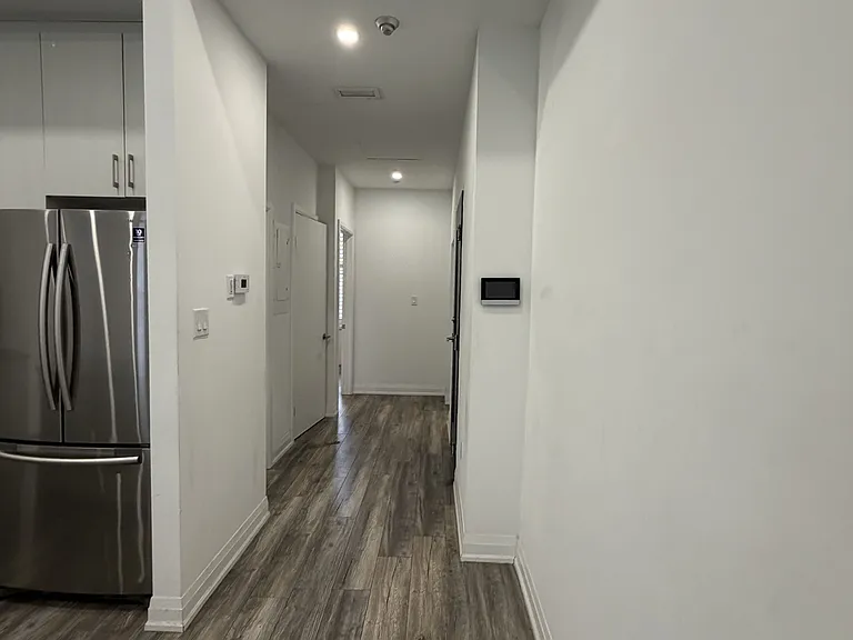 215 Jarvis St #3 — Photo 6
