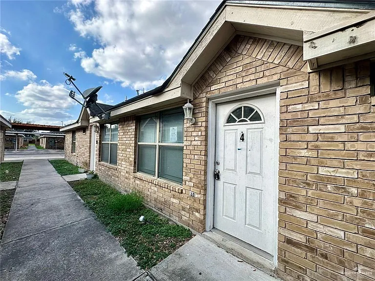 2305 N Dahlia St #2 — Photo 3