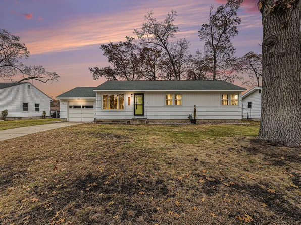1674 Columbus Ave, Norton Shores, MI 49441