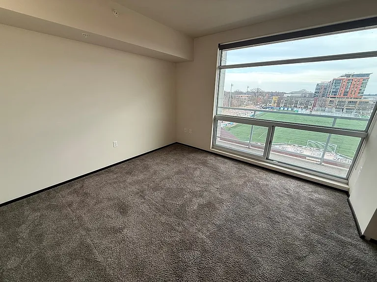Galaxie High Rise Apartments — Photo 30