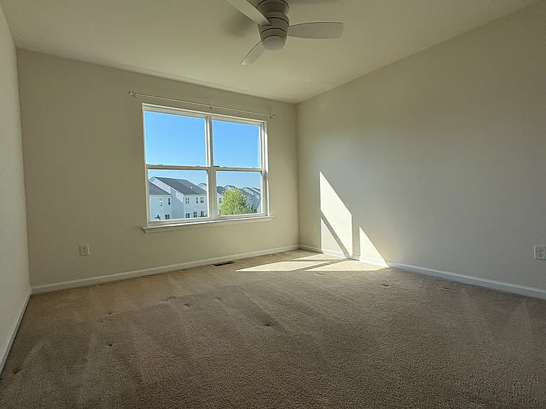 976 King Way — Photo 27