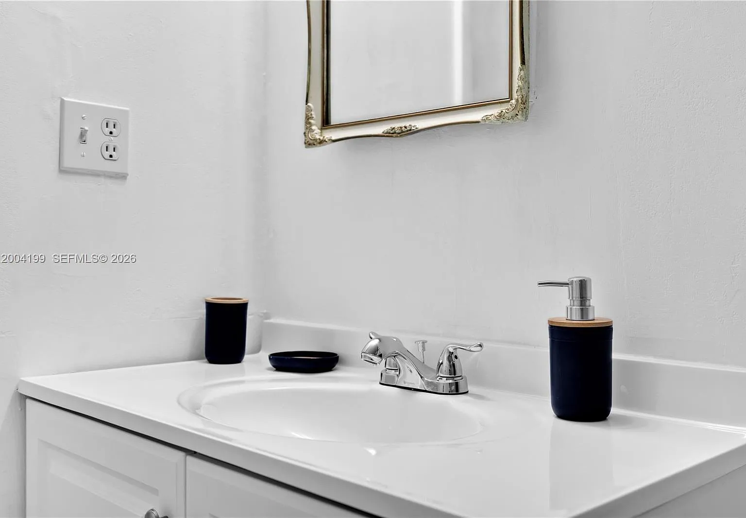 2 bed, 3460 sqft, $2,500 — Photo 1