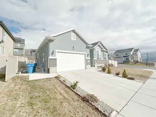 762 W Sunrise Way Photo 1