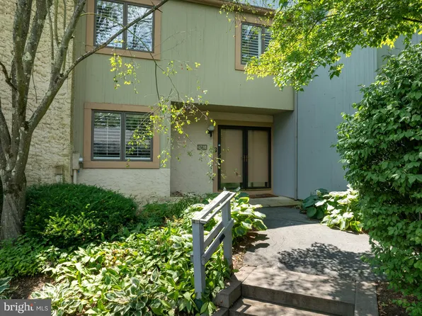 1718 Woodledge Cir, State College, PA 16803