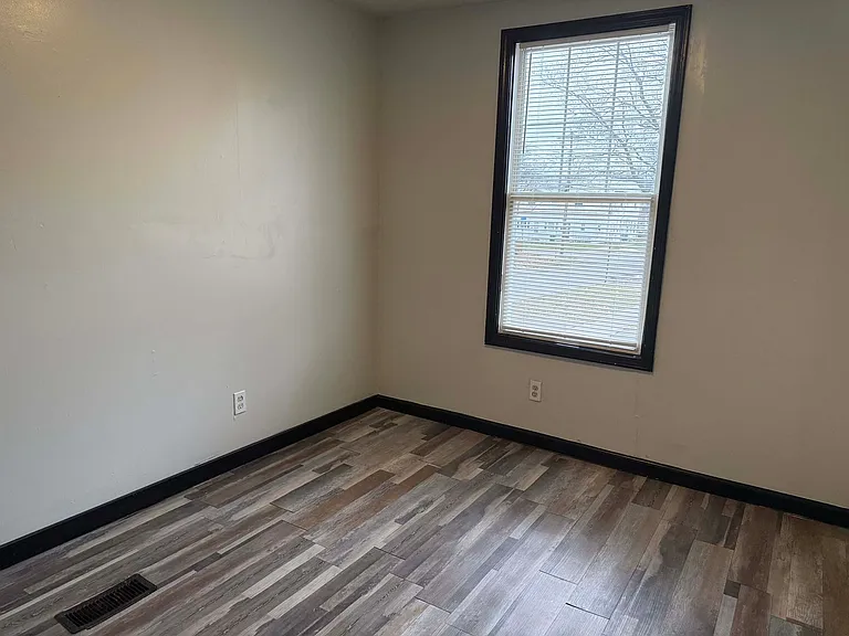 495 Emerson St — Photo 12